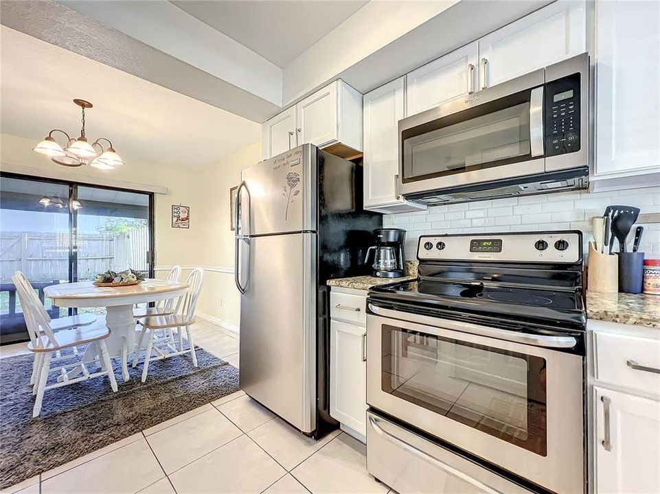 For Sale: $255,000 (2 beds, 1 baths, 1365 Square Feet)