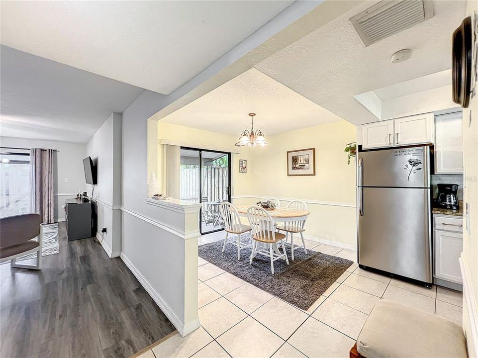 For Sale: $255,000 (2 beds, 1 baths, 1365 Square Feet)