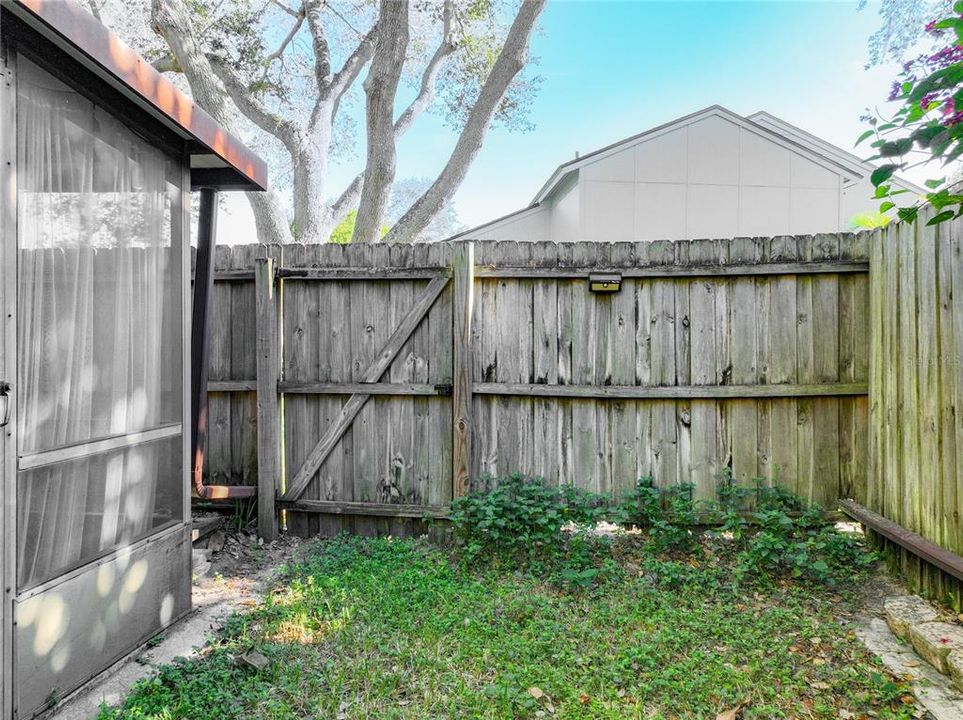 For Sale: $255,000 (2 beds, 1 baths, 1365 Square Feet)