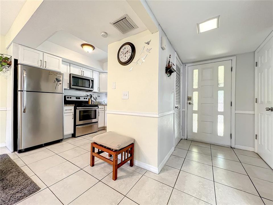 For Sale: $255,000 (2 beds, 1 baths, 1365 Square Feet)