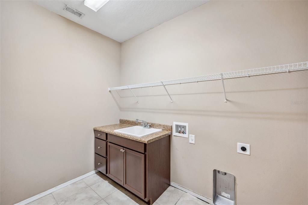 For Sale: $305,000 (3 beds, 2 baths, 1702 Square Feet)