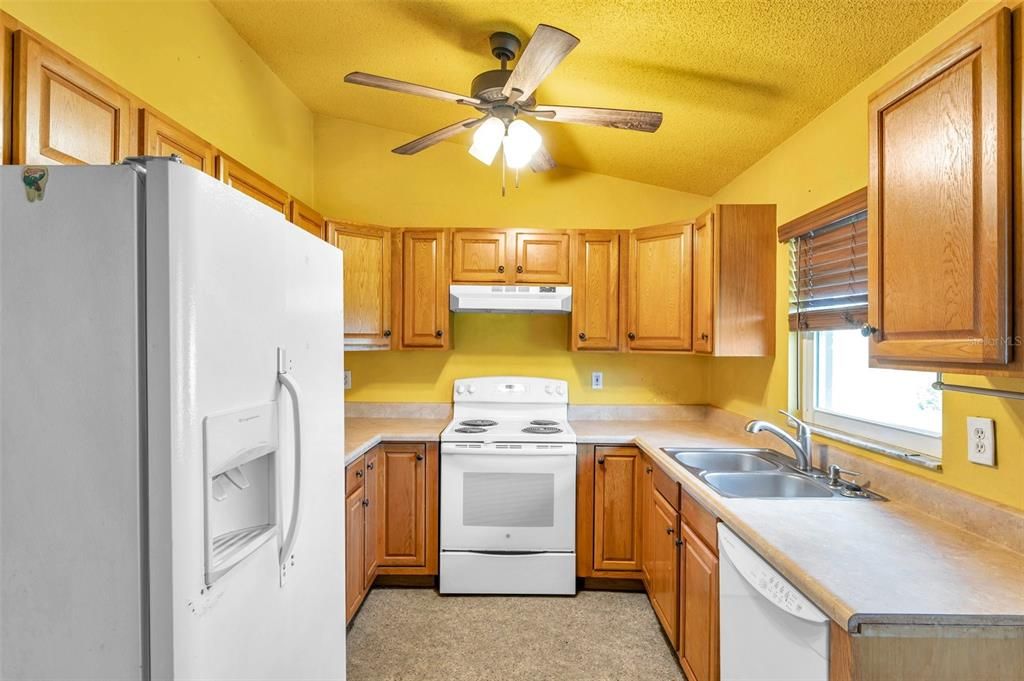 For Sale: $199,000 (3 beds, 2 baths, 1135 Square Feet)