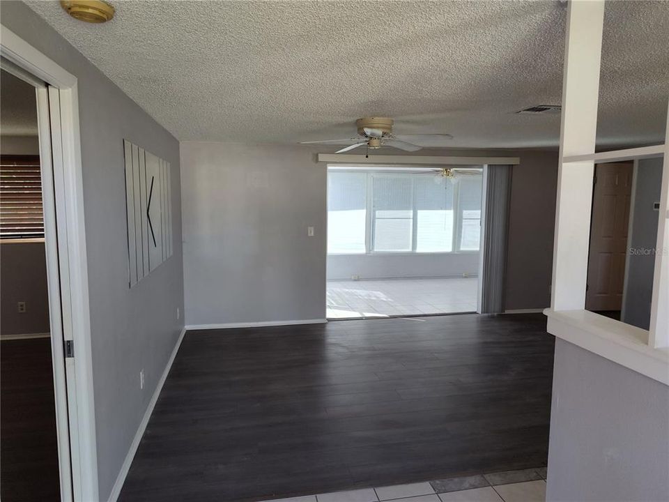 For Sale: $270,000 (2 beds, 2 baths, 952 Square Feet)