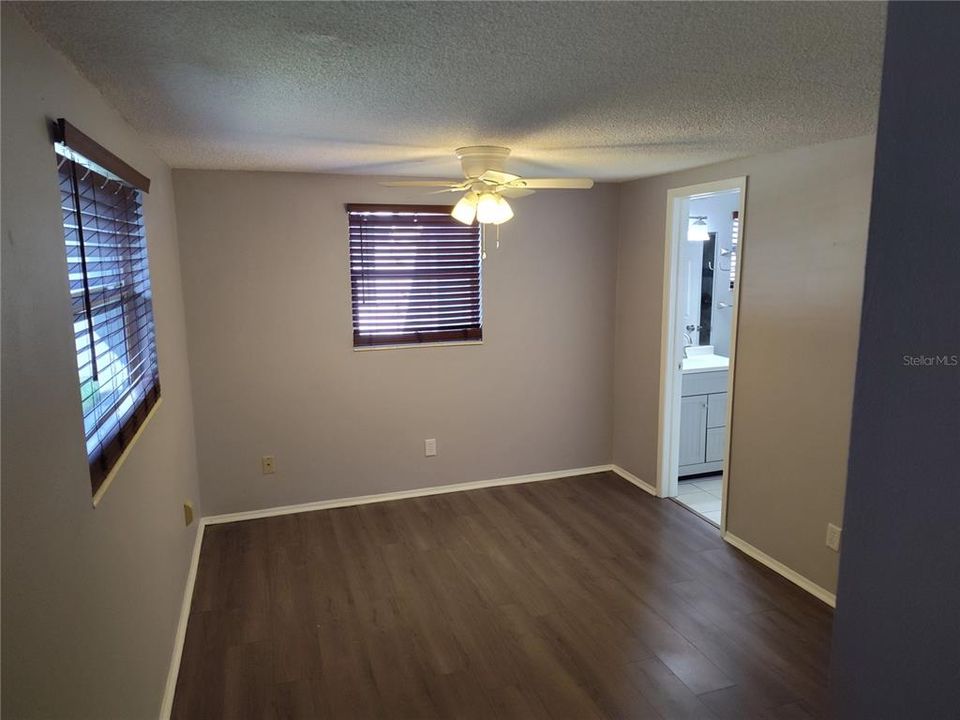 For Sale: $270,000 (2 beds, 2 baths, 952 Square Feet)