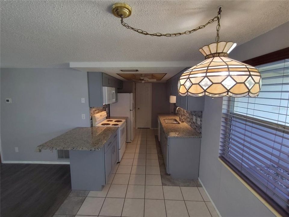 For Sale: $270,000 (2 beds, 2 baths, 952 Square Feet)