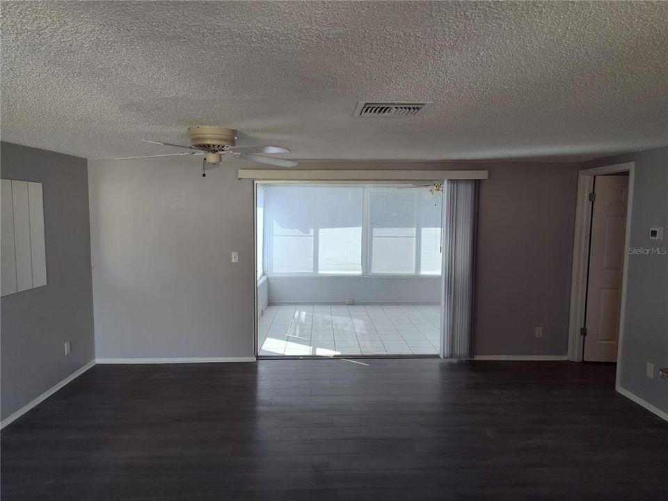 For Sale: $270,000 (2 beds, 2 baths, 952 Square Feet)