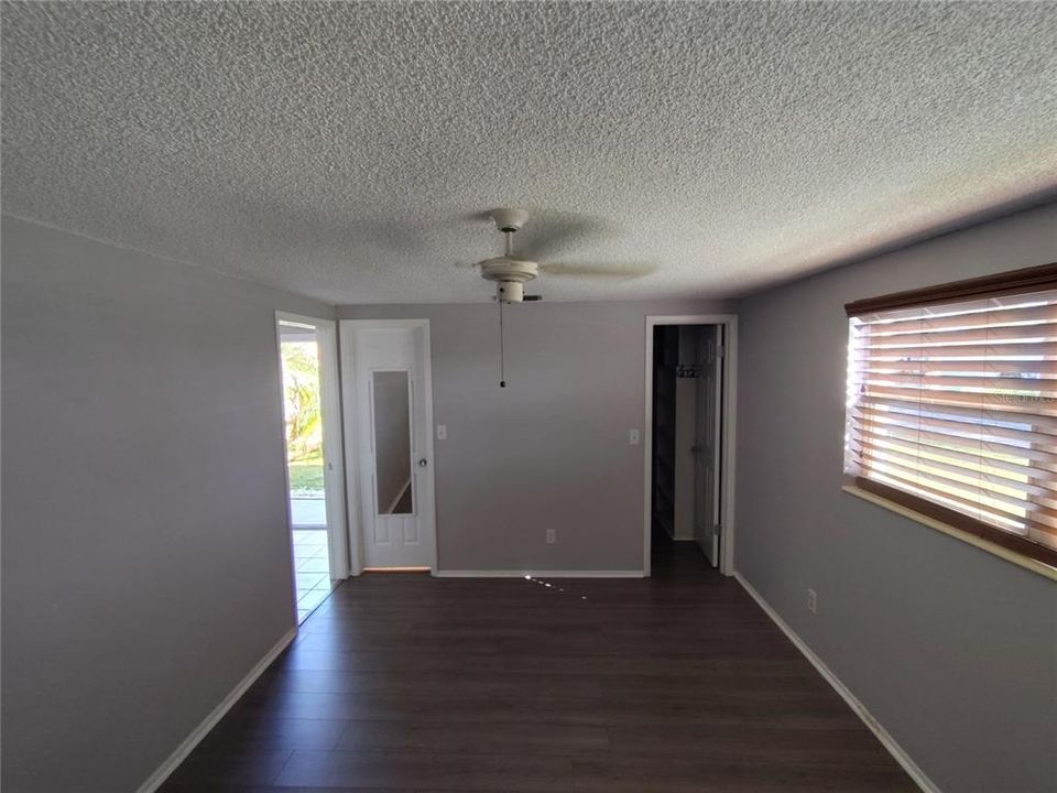 For Sale: $270,000 (2 beds, 2 baths, 952 Square Feet)