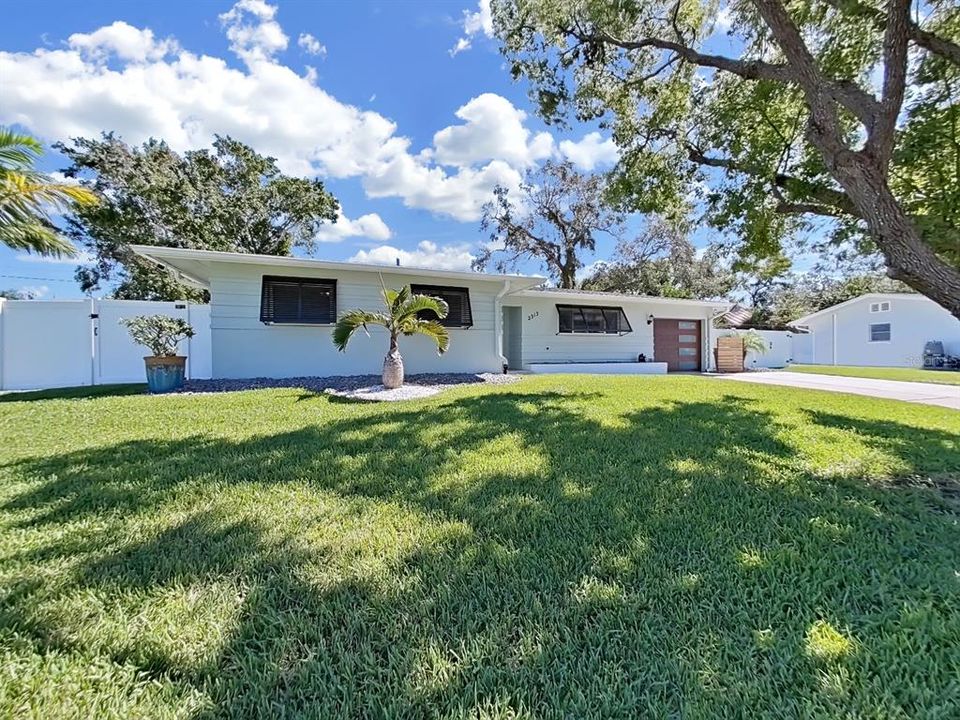 Active With Contract: $615,000 (2 beds, 2 baths, 1192 Square Feet)