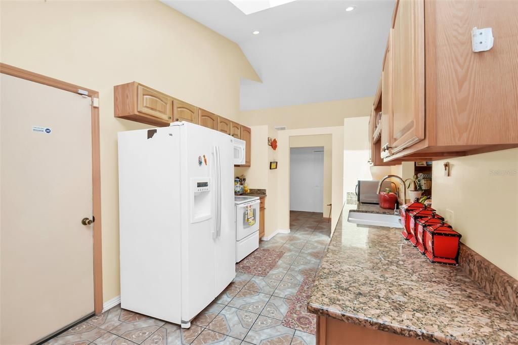 For Sale: $350,000 (3 beds, 2 baths, 1294 Square Feet)