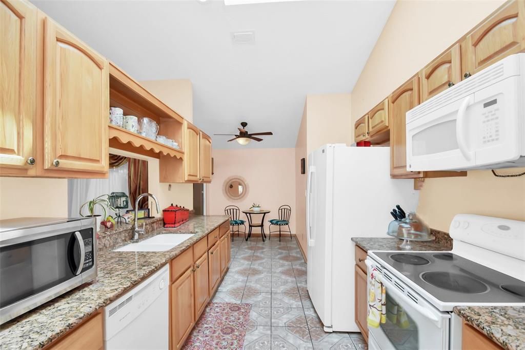 For Sale: $350,000 (3 beds, 2 baths, 1294 Square Feet)