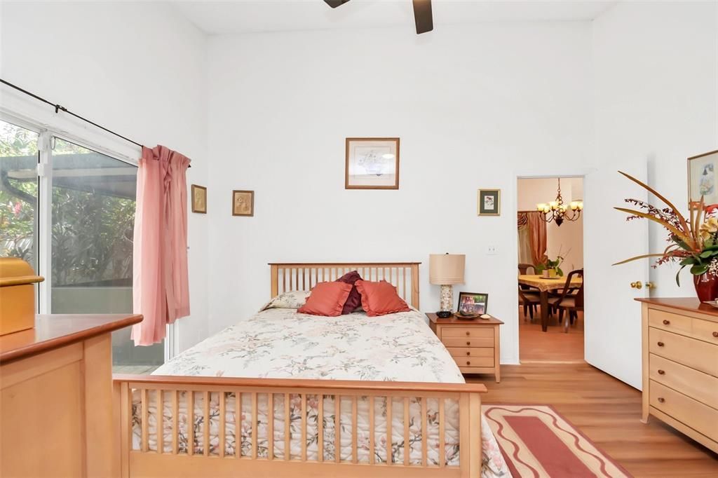 For Sale: $350,000 (3 beds, 2 baths, 1294 Square Feet)