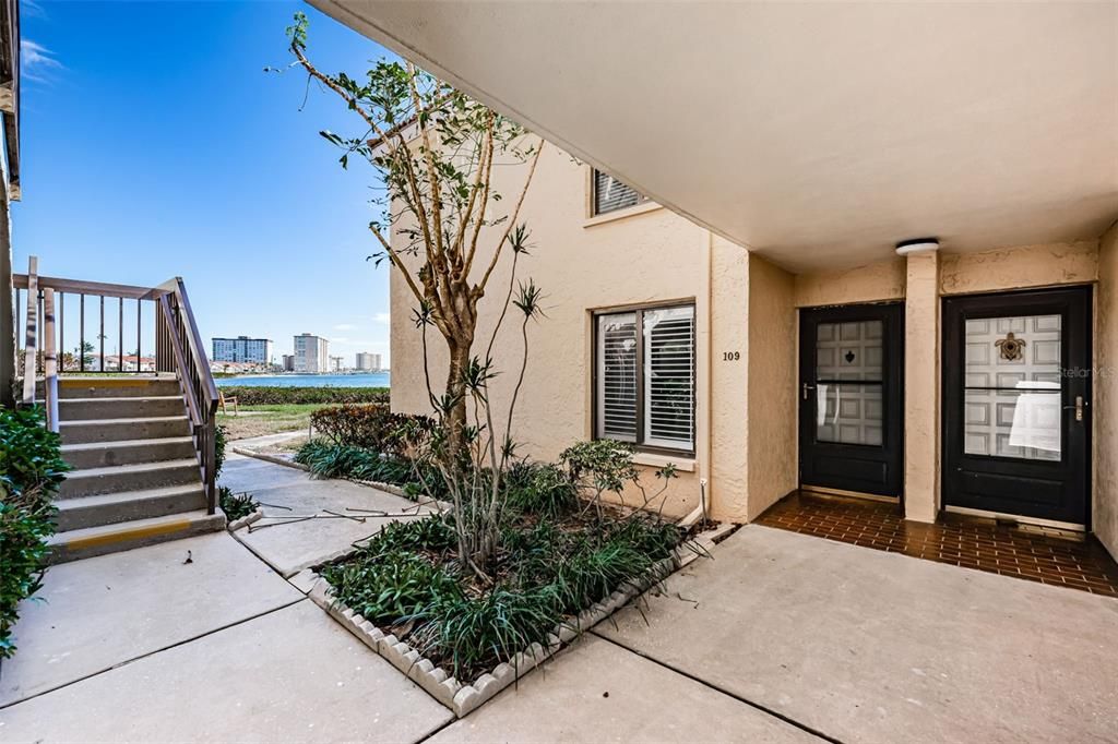 For Sale: $429,000 (2 beds, 2 baths, 890 Square Feet)