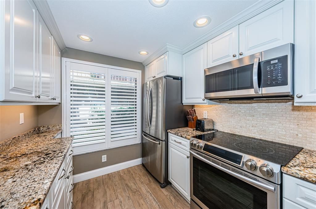 For Sale: $429,000 (2 beds, 2 baths, 890 Square Feet)