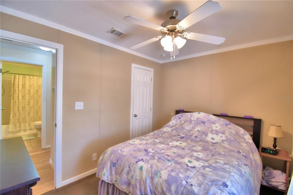 For Sale: $225,000 (2 beds, 2 baths, 960 Square Feet)