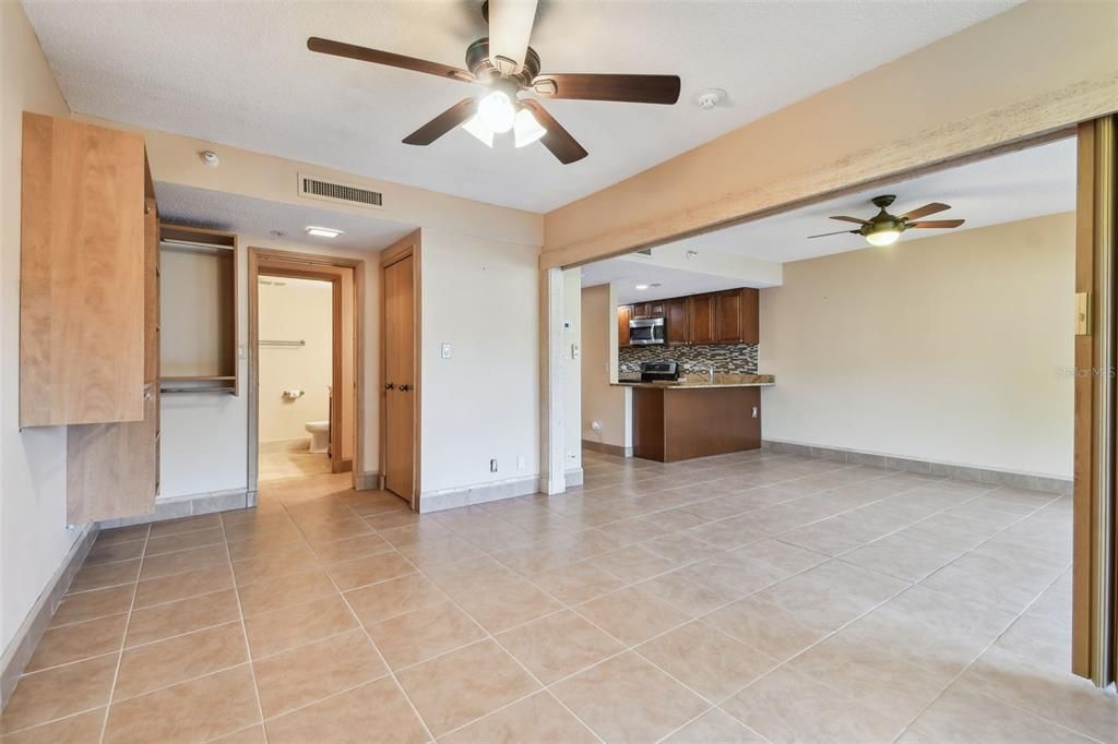 For Sale: $182,900 (1 beds, 1 baths, 610 Square Feet)