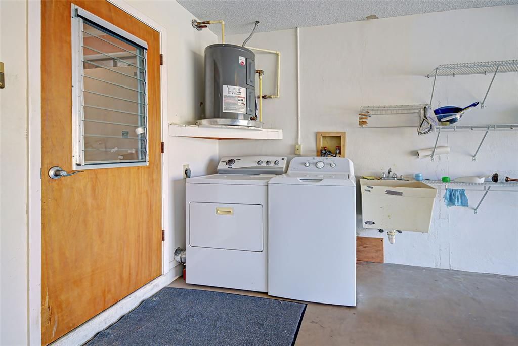 For Sale: $250,000 (2 beds, 2 baths, 1233 Square Feet)