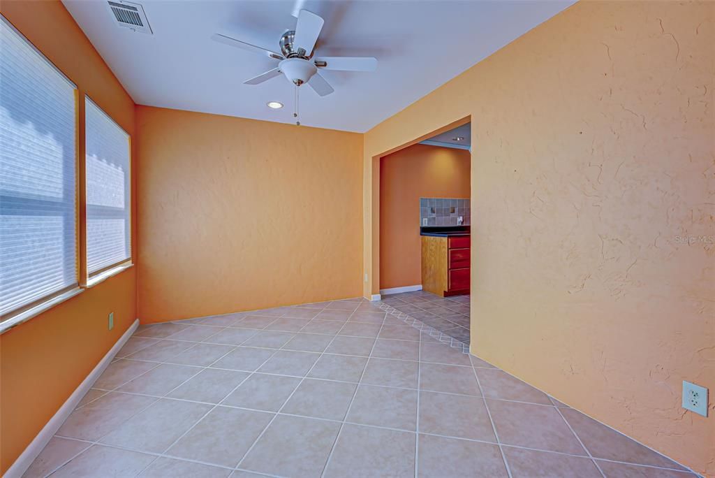 For Sale: $250,000 (2 beds, 2 baths, 1233 Square Feet)