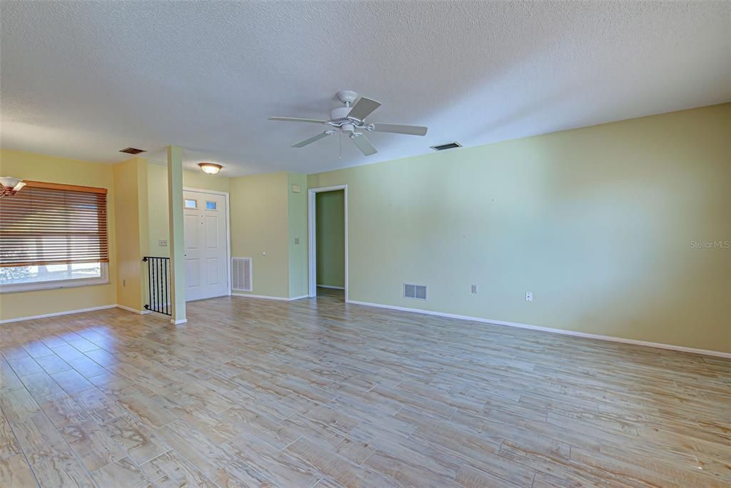 For Sale: $250,000 (2 beds, 2 baths, 1233 Square Feet)