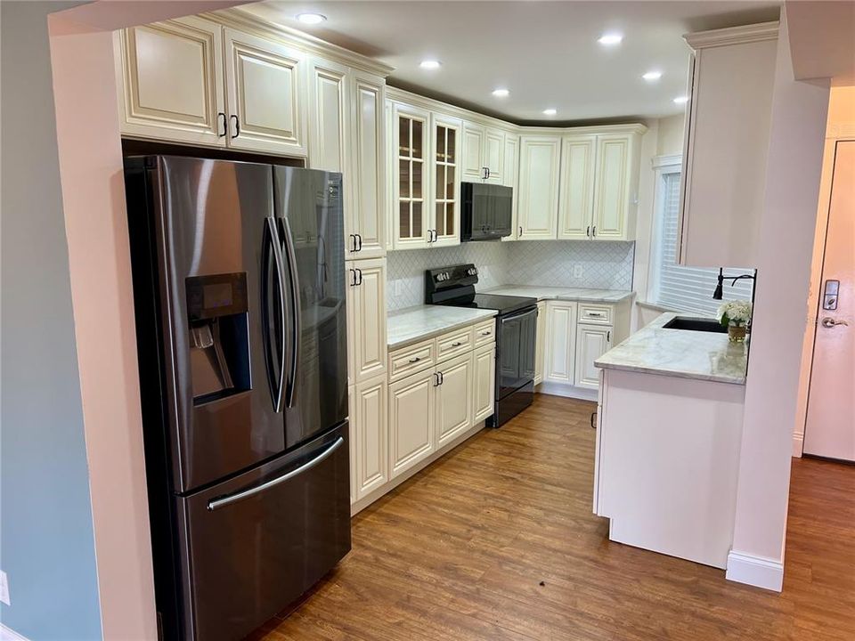 For Sale: $229,900 (2 beds, 2 baths, 1065 Square Feet)