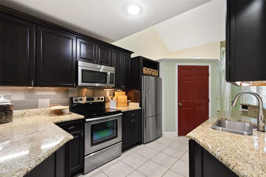 For Sale: $325,000 (2 beds, 2 baths, 1384 Square Feet)