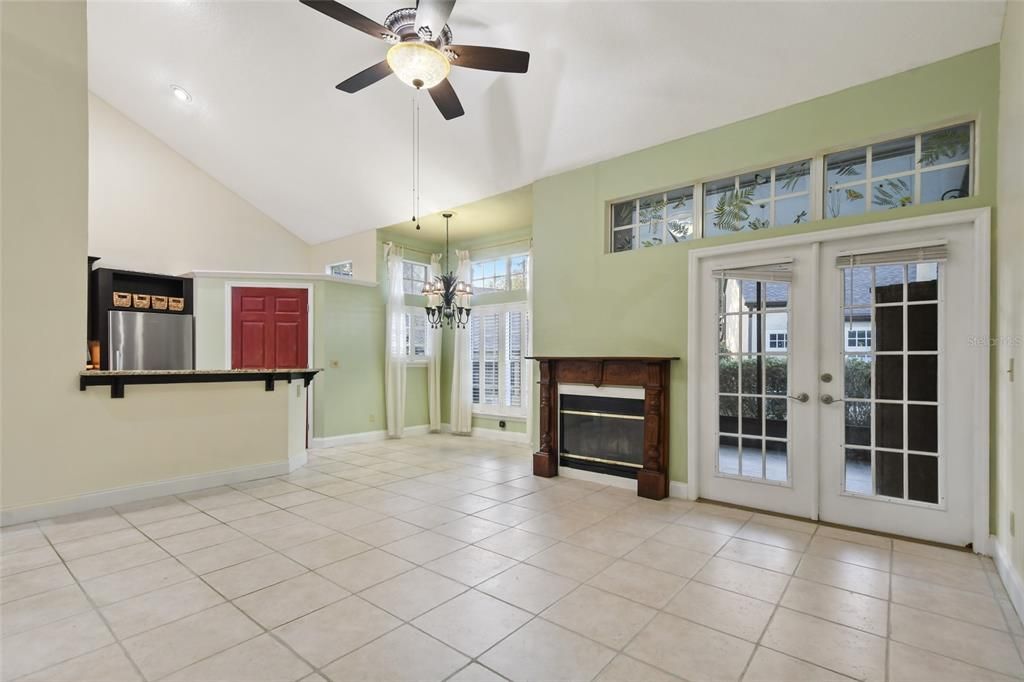 For Sale: $325,000 (2 beds, 2 baths, 1384 Square Feet)