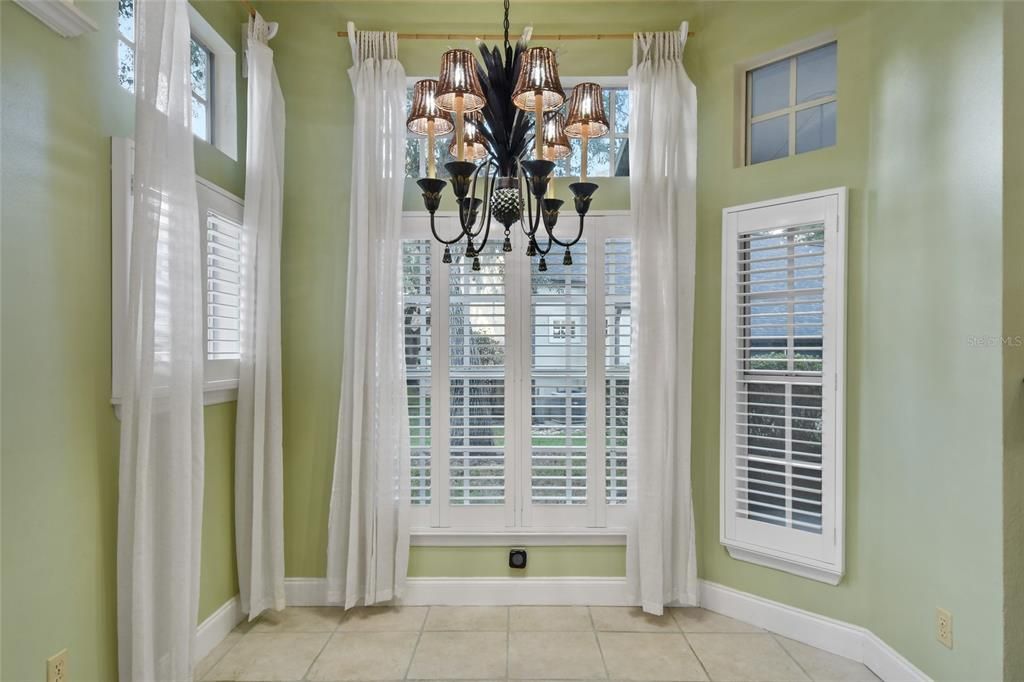 Breakfast nook dedicated eat in space adjacent to the kitchen and family room