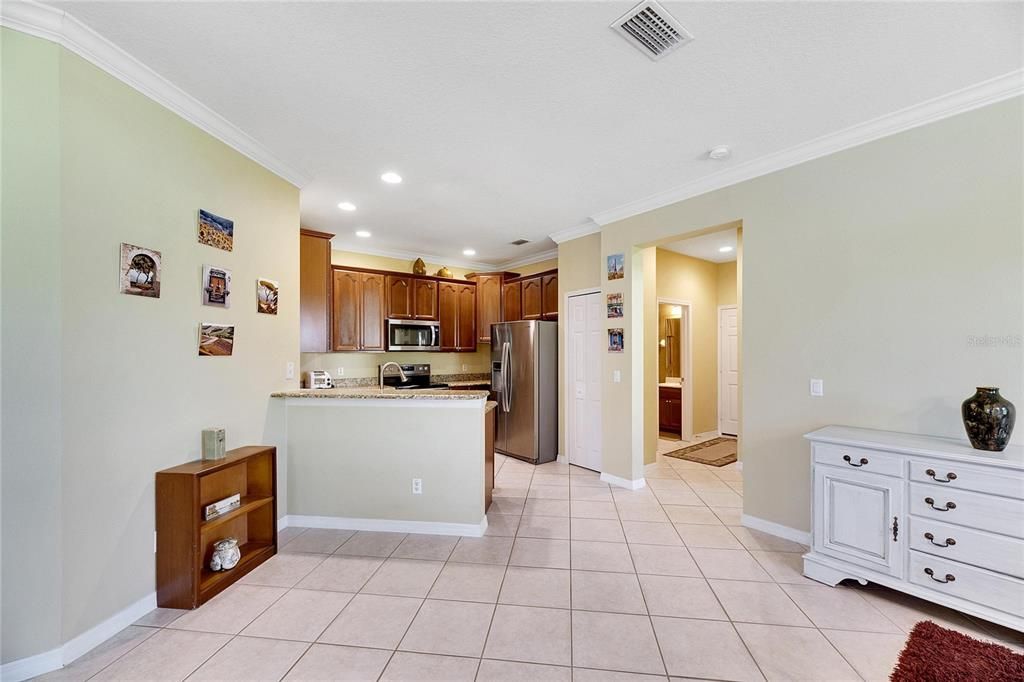 Breakfast bar/Kitchen