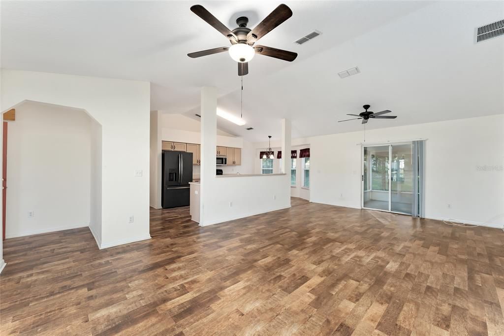 For Sale: $325,000 (3 beds, 2 baths, 1495 Square Feet)