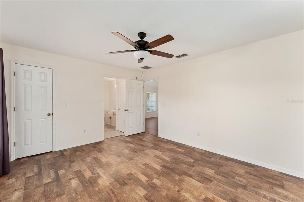 For Sale: $325,000 (3 beds, 2 baths, 1495 Square Feet)