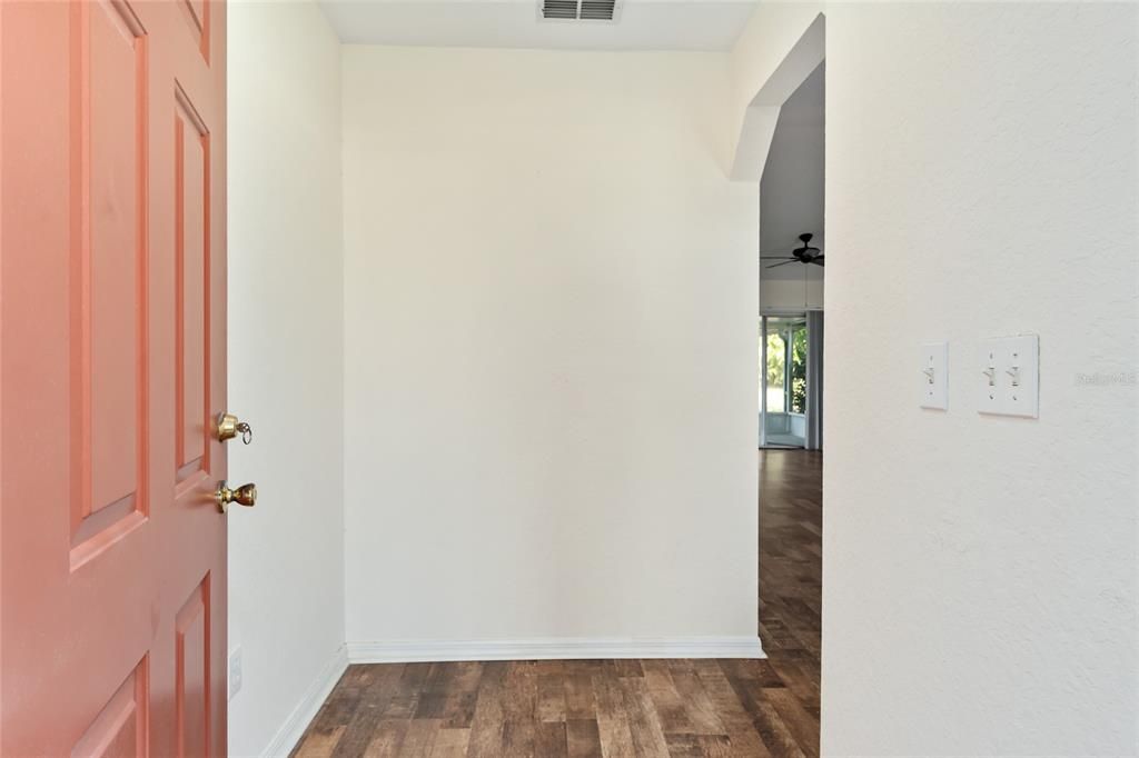 For Sale: $325,000 (3 beds, 2 baths, 1495 Square Feet)