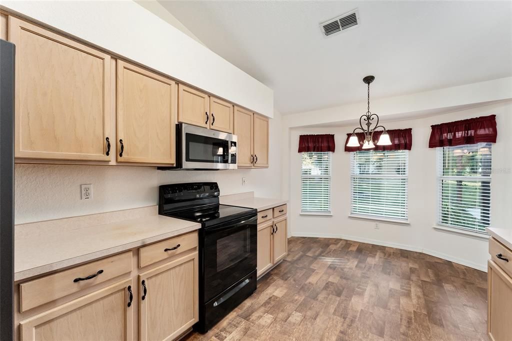 For Sale: $325,000 (3 beds, 2 baths, 1495 Square Feet)