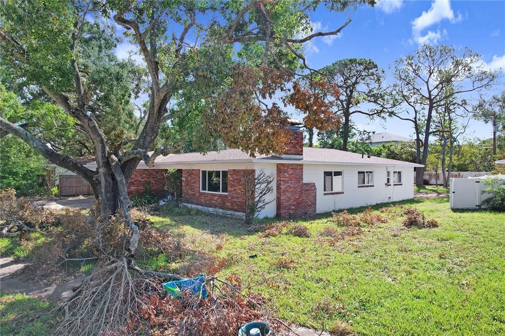 For Sale: $1,200,000 (3 beds, 2 baths, 1953 Square Feet)