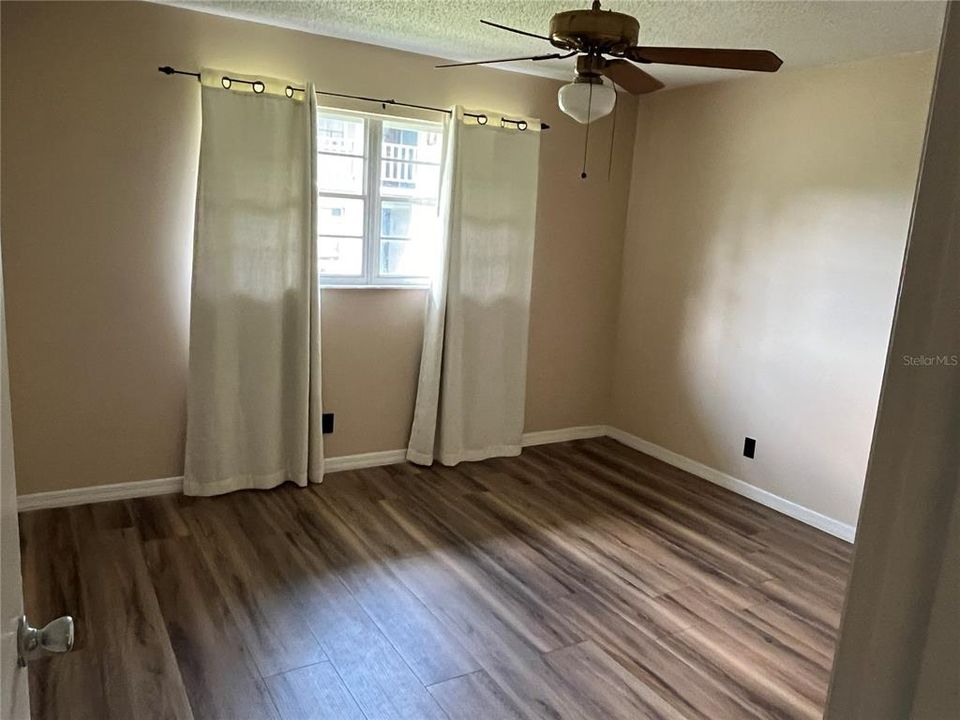 For Sale: $285,000 (2 beds, 1 baths, 1050 Square Feet)