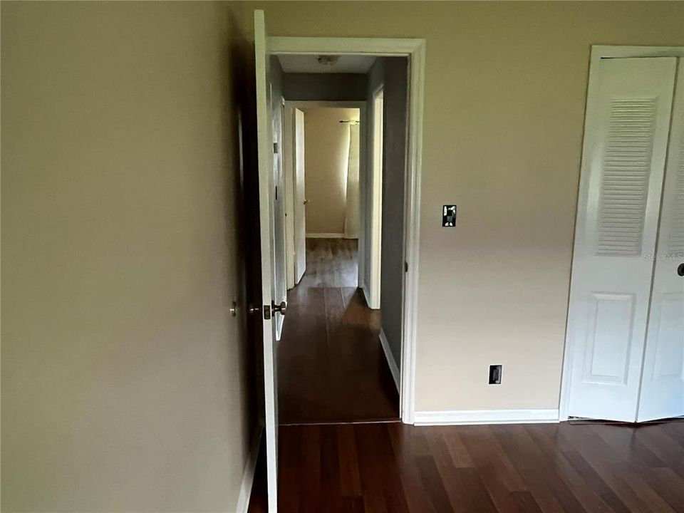 For Sale: $285,000 (2 beds, 1 baths, 1050 Square Feet)