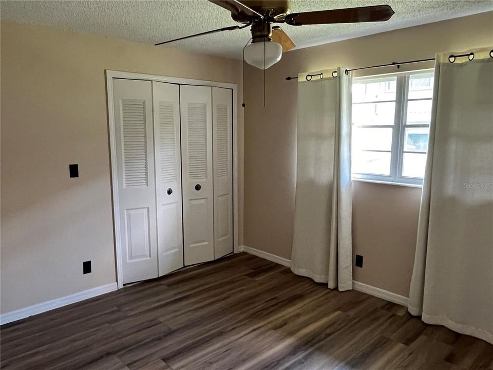 For Sale: $285,000 (2 beds, 1 baths, 1050 Square Feet)