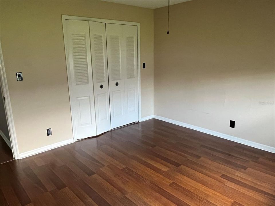 For Sale: $285,000 (2 beds, 1 baths, 1050 Square Feet)