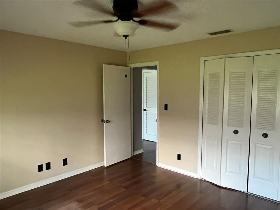 For Sale: $285,000 (2 beds, 1 baths, 1050 Square Feet)