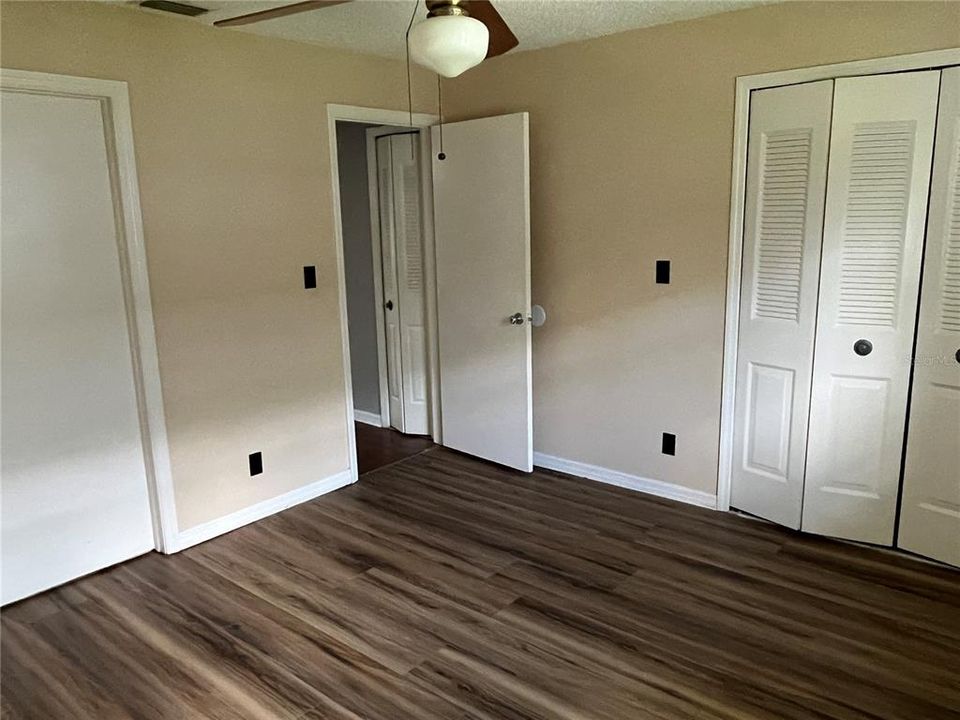 For Sale: $285,000 (2 beds, 1 baths, 1050 Square Feet)