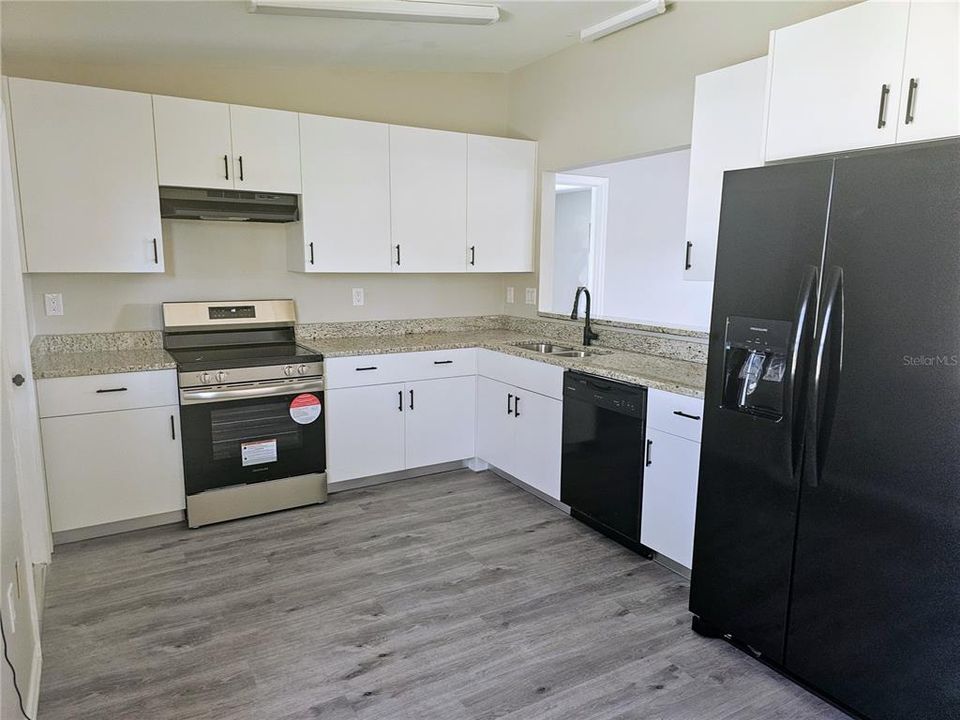 For Sale: $319,900 (3 beds, 2 baths, 1418 Square Feet)