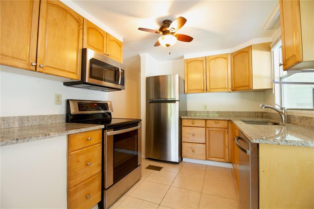 Active With Contract: $169,900 (2 beds, 1 baths, 960 Square Feet)