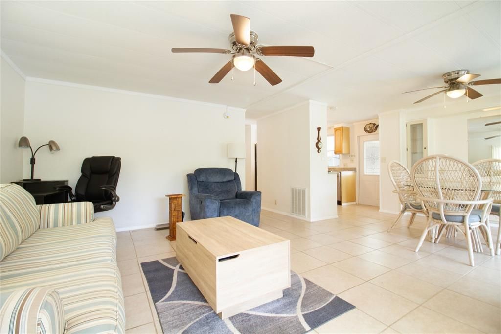 Active With Contract: $169,900 (2 beds, 1 baths, 960 Square Feet)