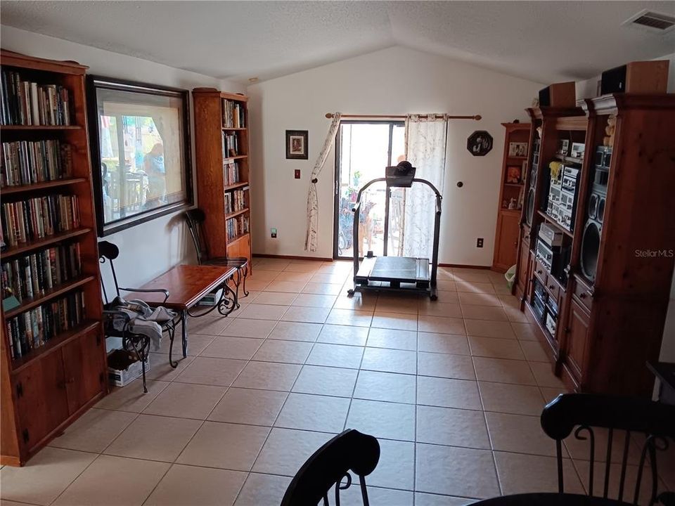 En Venta: $385,000 (3 camas, 2 baños, 1662 Pies cuadrados)