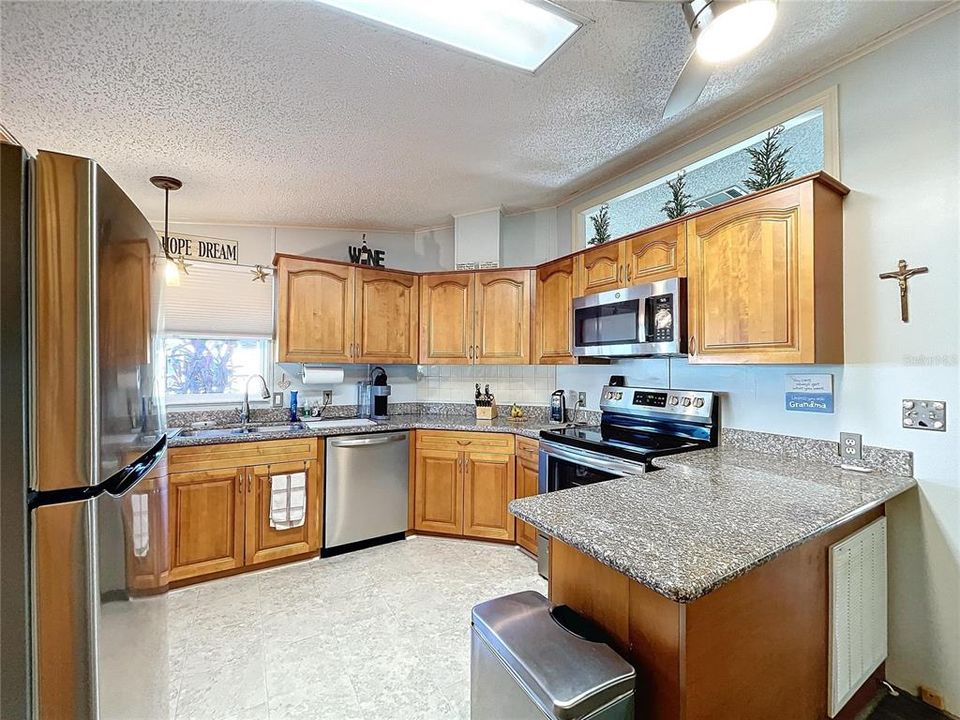 For Sale: $189,900 (2 beds, 2 baths, 1308 Square Feet)