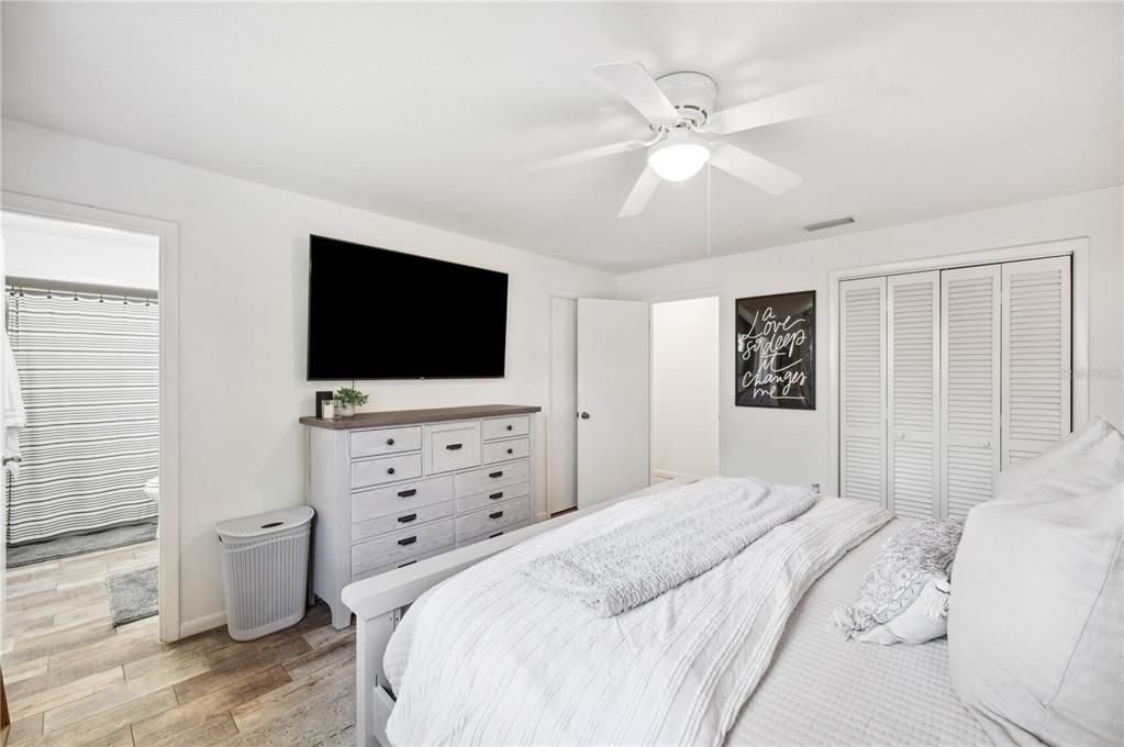 Active With Contract: $375,000 (3 beds, 2 baths, 1726 Square Feet)