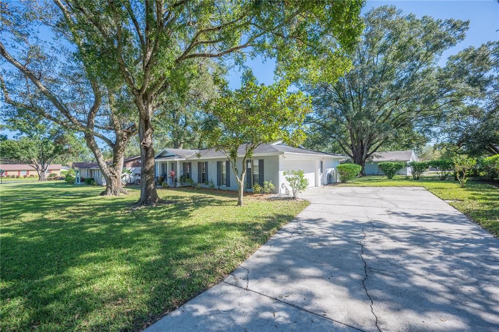 Active With Contract: $375,000 (3 beds, 2 baths, 1726 Square Feet)