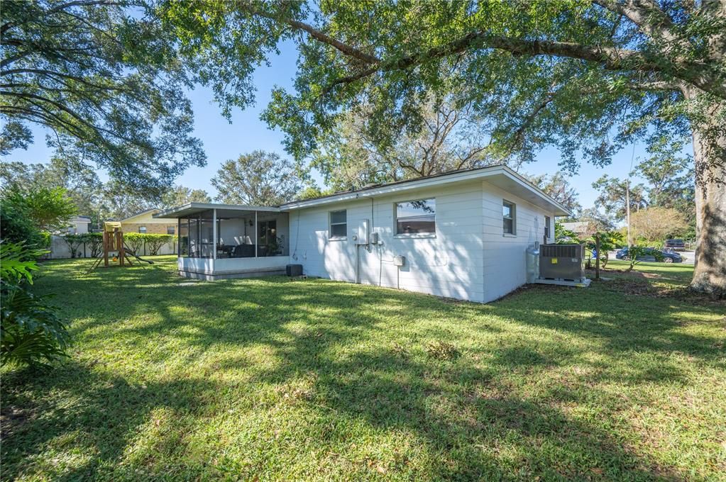 Active With Contract: $375,000 (3 beds, 2 baths, 1726 Square Feet)