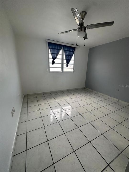 Activo con contrato: $325,000 (4 camas, 2 baños, 2190 Pies cuadrados)