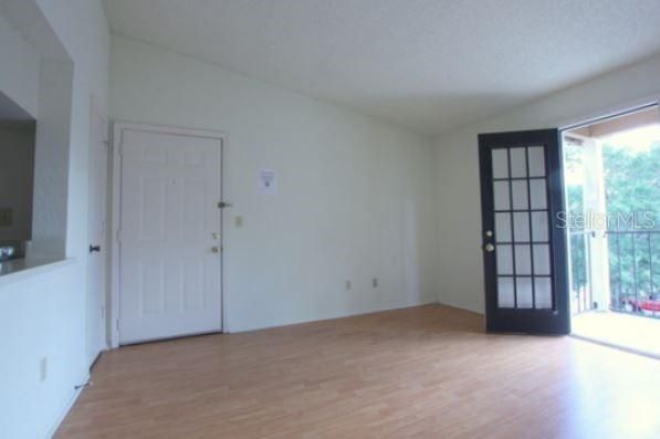 For Rent: $1,300 (1 beds, 1 baths, 583 Square Feet)