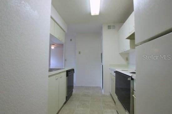 For Rent: $1,300 (1 beds, 1 baths, 583 Square Feet)