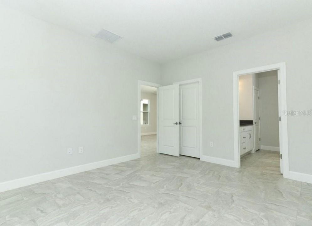 For Sale: $299,000 (2 beds, 2 baths, 1364 Square Feet)